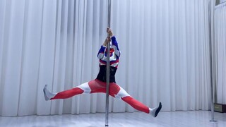 Ngay cả Ultraman cũng làm việc rất chăm chỉ, tại sao bạn không ra về mà không giơ ngón tay cái lên?