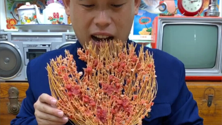 หลิวต้าจวิน อาหารรสเดิมที่อร่อยล้ำ บะหมี่ดอกไม้และไข่ฝานผัดพริกของเขานั้นหอมจริงๆเลย