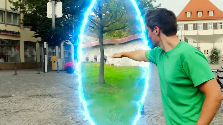 Trên phố xuất hiện một vết nứt thời không, hóa ra có thể đi vào một thế giới khác