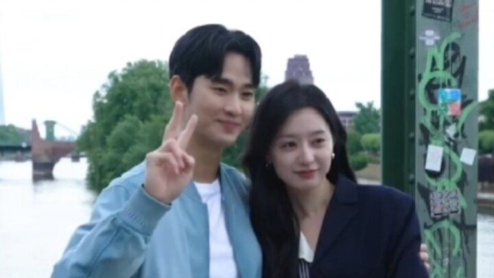 Kim Soo Hyun x Kim Ji Won | Kissing is shy, hugging is better than holding hands