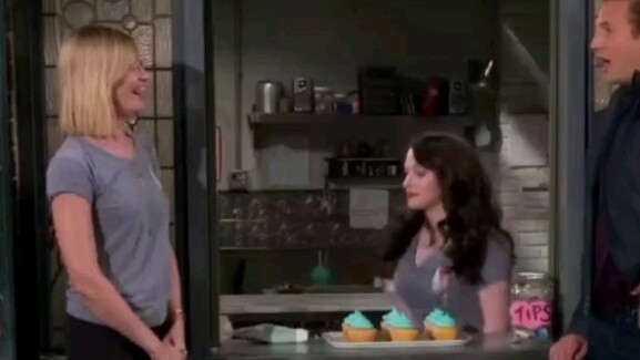 【2 Broke Girls】How come Max is so good at pretending to go downstairs?!