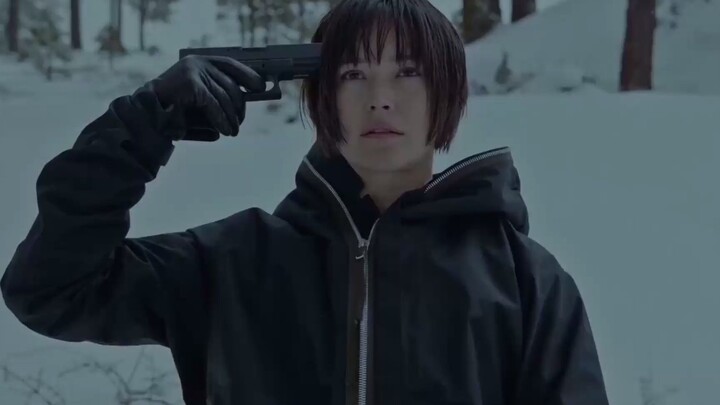 A female streamer shot herself in the snow to grab attention, but ended up harming an innocent bysta