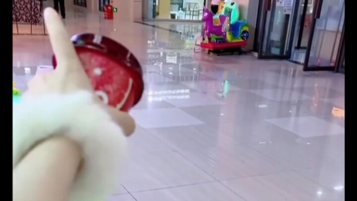 Tôi vẫn còn là một cô bé dễ thương mà, sao lại có thể bắt nạt tôi chứ