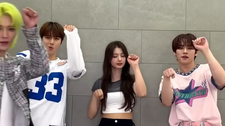 Lee Know的S-Class Challenge with NCT廷祐 NMIXX雪允 +SHALALA KittyChalleng | TikTok