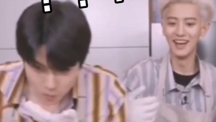 I’ll die laughing watching Sehun and Chanyeol’s livestream! Definitely don’t turn it on while you’re