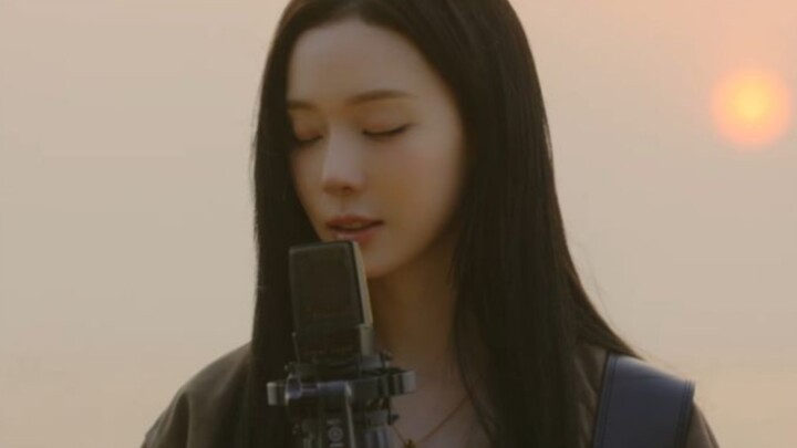 Kim Min-jung Blue phiên bản live tại bãi biển được công bố