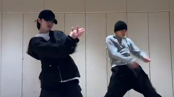 Can all the male idol dancers come check this DB...