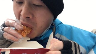 The Wuhan delivery guy made 1,129 orders last month, how much was his salary? Have a good meal to ce