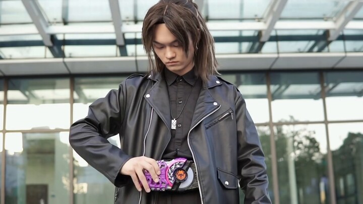 Apa keinginanmu? Relai transformasi Tokusatsu COS! Di tiga pemotretan spesial utama!