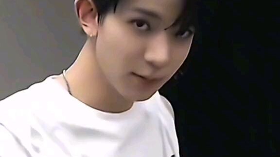 bakit ganun hindi namn ako ice cream bakit natutunaw ako