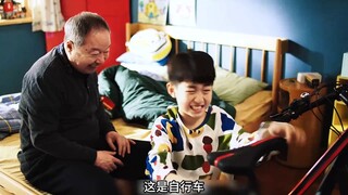 爷爷为了给心爱的孙子买自行车，竟到处去捡瓶子