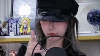 Suara Kak Zhou memang sangat keras