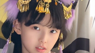 绝对的显眼包..这么穿出去吃酒席就是社死的瞬间… 当我在犹豫要不要穿的时候她在犹豫穿哪套……..#刘格格
