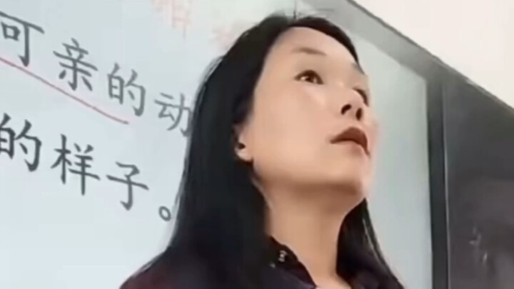 This语文 teacher who truly inspires and educates is amazing! The “cigarette card” game popular among e