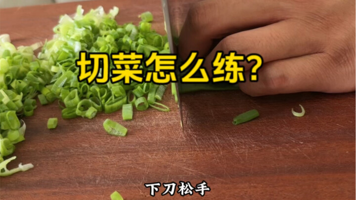 Mới vào bếp thì luyện thái rau thế nào? Video gốc “hướng dẫn từng bước” chỉ bạn bước đầu tiên khi họ