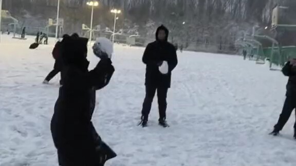 Bola salju juga bingung! Kok aku meledak?