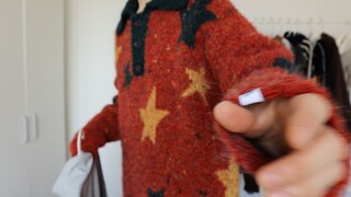 Aku benar-benar kagum dengan kemampuanku membeli sweater, luar biasa!