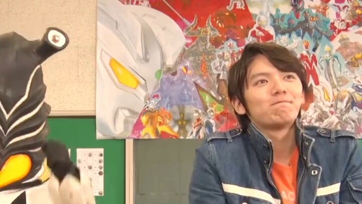 From sack clothes to blue cape, has Ultraman Zero advanced from bronze to king?