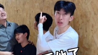 Thế này mà cũng dám đến khiêu chiến à? Hãy xem huấn luyện viên parkour người nước ngoài của chúng tô