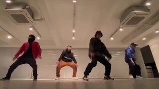 朴社长又跳舞了，也不知道今年能不能在国内看到社长跳舞~