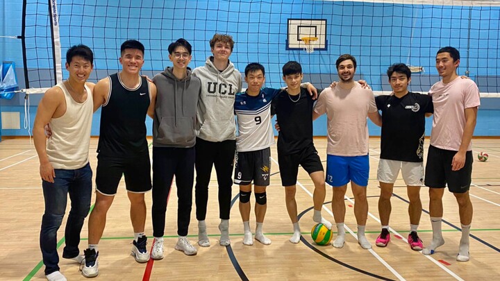 Seperti apa permainan yang mempertemukan para kapten empat universitas di London?