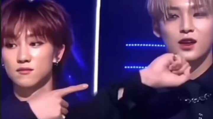 The way this person kisses the group ring (All Wonwoo—no wonder he’s South Korea’s Daji…)