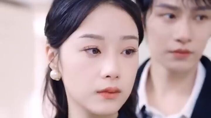 สาวทะลุมิติมาอยู่ร่างดาราดัง ทุกคนต่างได้ยินเสียงในใจของเธอ สามีที่ตั้งใจจะหย่ากลับไม่หย่าอีกต่อไป