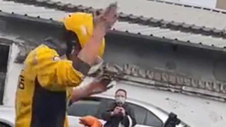 The elderly man claimed his leg was broken, which panicked the delivery guy—but the very next second