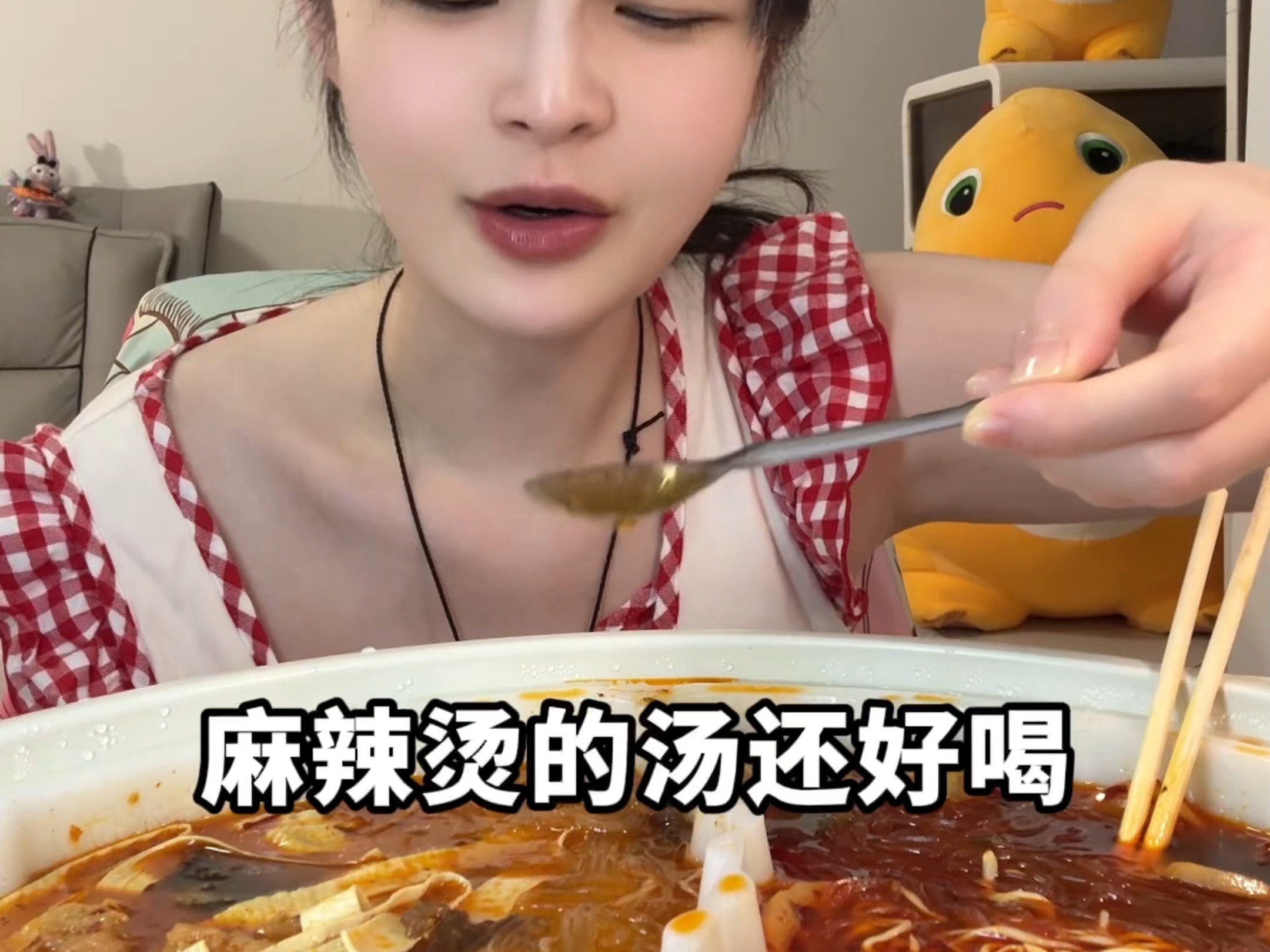 小石奶凶】只吃一个自热火锅- BiliBili