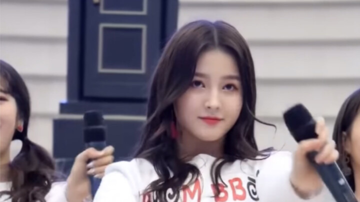 MOMOLAND Pink Tight Hot Pants Dance