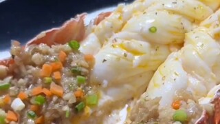 老板走进办公室查看员工的工作情况......