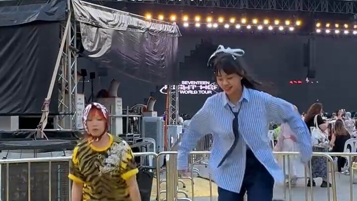 SVT Bangkok | สาวๆ คาร่า ก็มีภาพแคนดิดของตัวเองเวลาไปคอนเสิร์ตเหมือนกันบ้างมั้ย? เมื่อได้ชมคลิปนี้อี