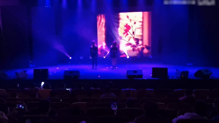 ปาร์ตี้วิทยาลัย "Lover" |. นักศึกษาชายและหญิงเต้นเพลง "Green You" ของ Love Story |