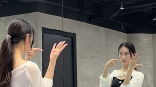 POP Lin Nayeon dengan gerakan paling a*tik di "Finger Fighting Dance"! Tutorial slow di bagian re