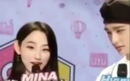 ปฏิกิริยาของฮวังฮยอนจินตอนเห็นมีนาอ้อนน่าขำจนฉันหัวเราะไม่หยุดเลย… ช่วยฮวังหน้าเหี่ยวที่โดนมีนาหลอกใ