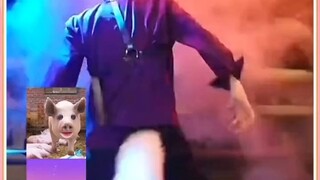 "الذيل الأبيض هو للدخول من الخلف، الرجال الطبيعيون مخيفون حقًا لكنني أحبهم كثيرًا~"