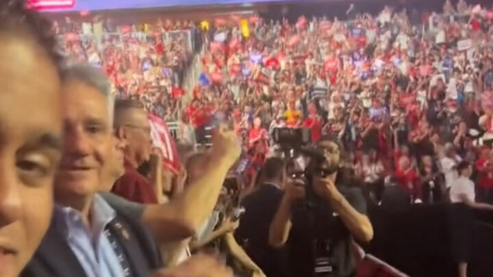 Trump’s party is a huge hit—there are just too many people!