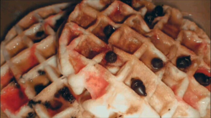 Morning vlog with coffee and waffle