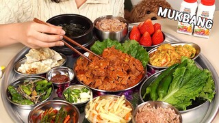 요리 먹방 :) 쟁반 가득 맛있는 집밥(제육볶음, 크래미팽이전, 감자채볶음, 꽈리고추멸치볶음, 소고기미역국, 만두, 파김치, 디저트는 딸기)