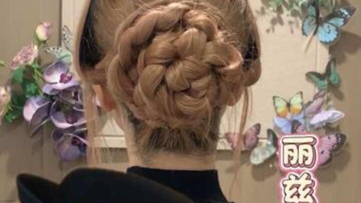 Tutorial gaya rambut sanggul retro Liz Bourdon