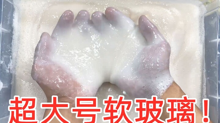 The most stress-relieving "soft glass" can be made with just soap and glue? A young man angrily buys