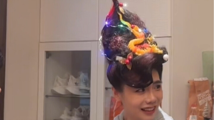 This fashion trend… I’ve tried my best, but I still can’t really get it.