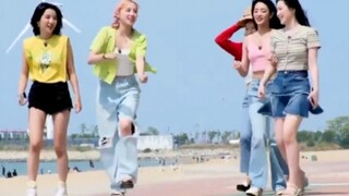 E人团日常，走着马路上就开始跳舞哈哈哈