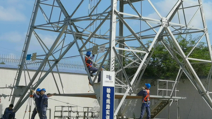 Transmission Line Training – Climbing a Rope Ladder