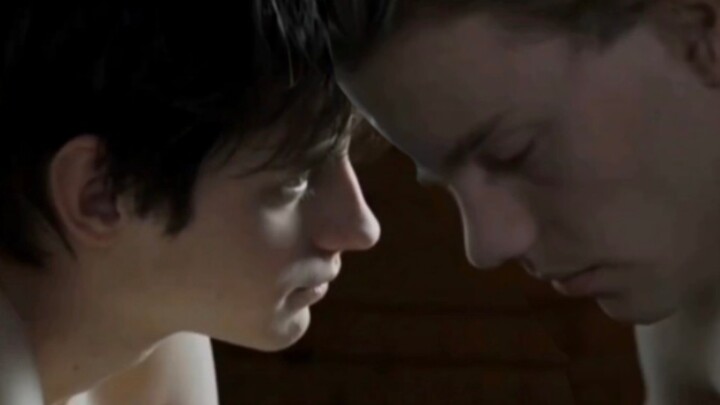 [Same film] [Trembling] Icelandic boy fell in love at first sight, kissed drunkenly