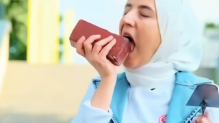 "Dunia ini adalah sepotong kue yang besar"