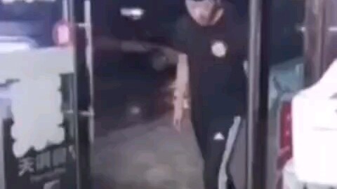 โปรดให้ผู้สอบบอกความหมายของคำว่า “别” ในวิดีโอด้านบน