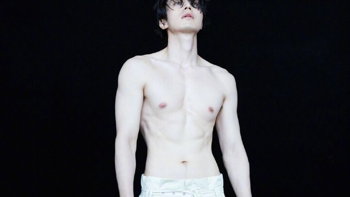 【Hoa hồng nhân gian Lee Dong-wook】Da trắng lạnh lùng, màu môi hoa hồng/Chính là hoàng tử ma cà rồng 