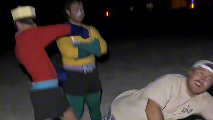 Ketika bro membuang sampah sembarangan ke laut...☝️