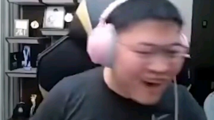 你那不经意的回头是我们的青春啊